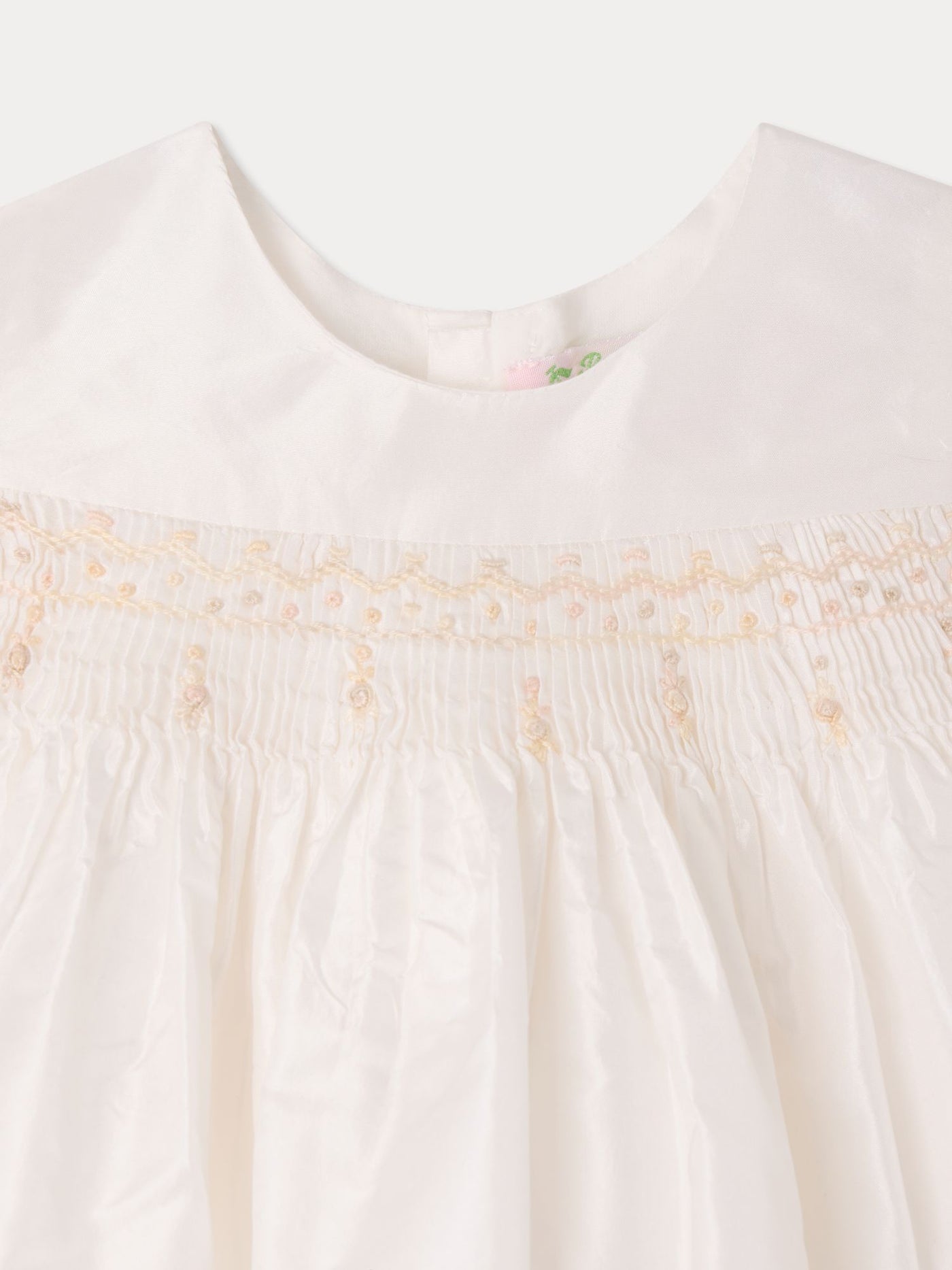 Robe bébé Maruska brodée et smockée à la main en taffetas de soie